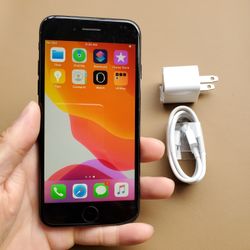 iPhone 7 - UNLOCKED - Like New 