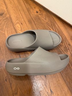 Men’s Oofos Recovery Slide
