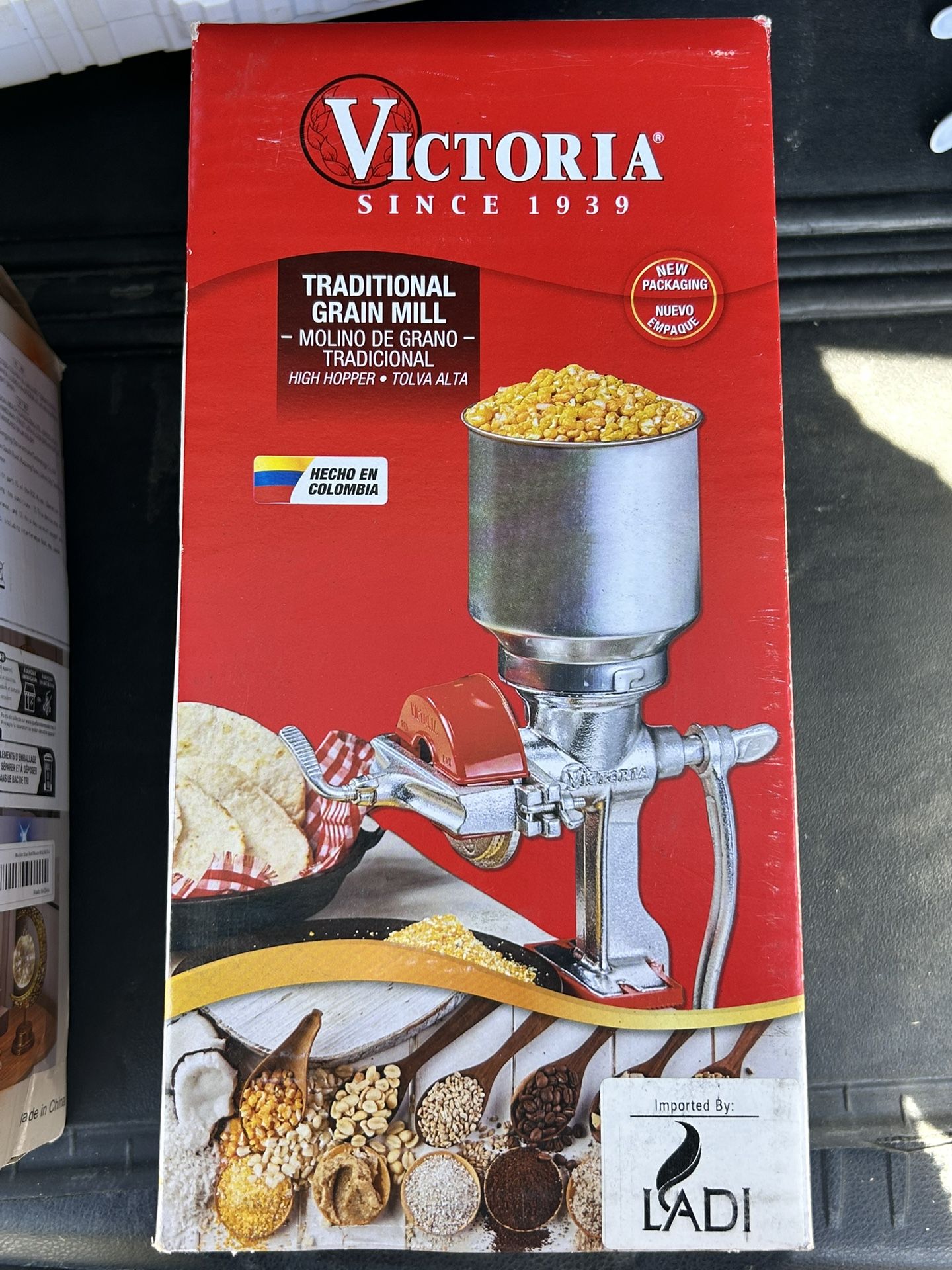 Victoria Traditional Grain Mill
