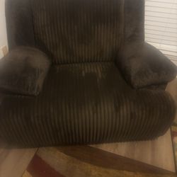 OVERSIZED CHAIR