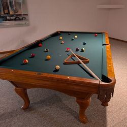 Authentic Brunswick 9' Pool Table And Cue Rack