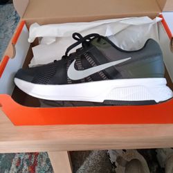 Nike Run Swift 2 size 9.5 new