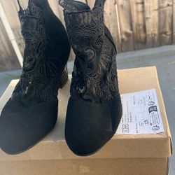 5 1/2 Woman’s Shoes 