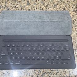 Apple iPad Pro Keyboard And Pencil!!