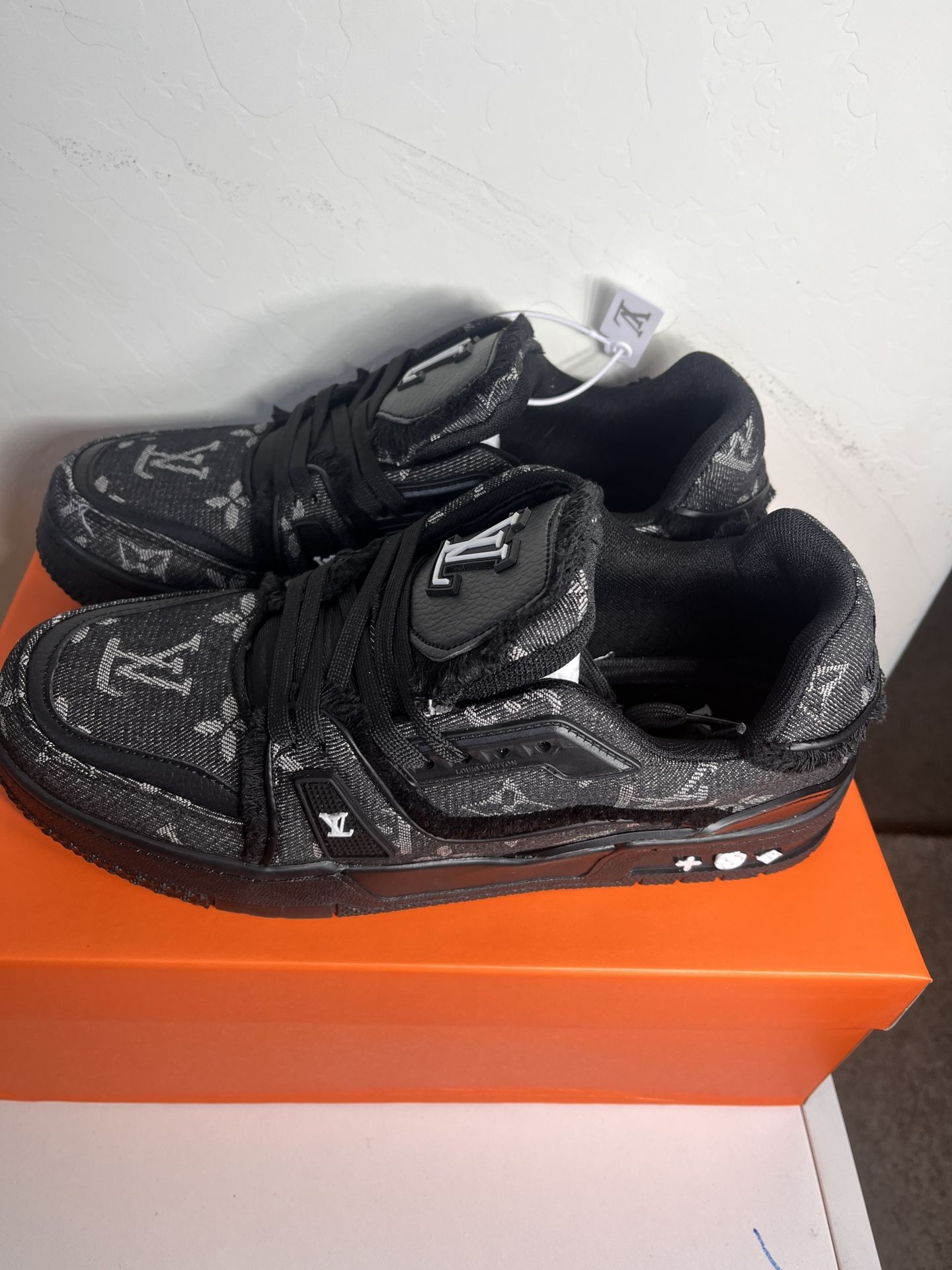 Black Lv Trainer Shoes