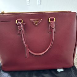 Prada saffiano Large