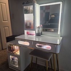 Vanity with 3 lights settings . Voice control and  wireless charger