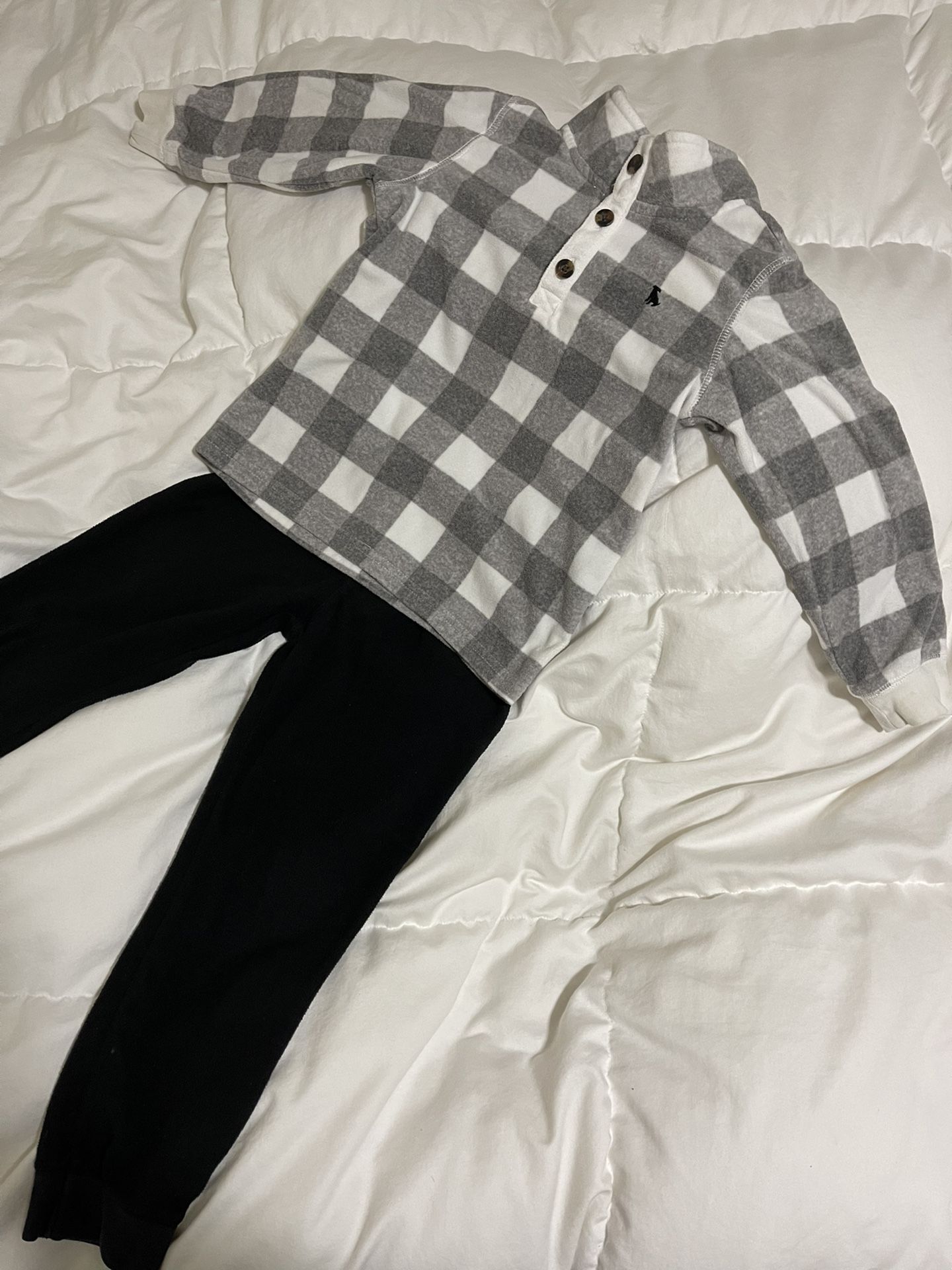 Carter’s 2 Piece Fleece White And Grey Check Top With Black Pant Size 5T