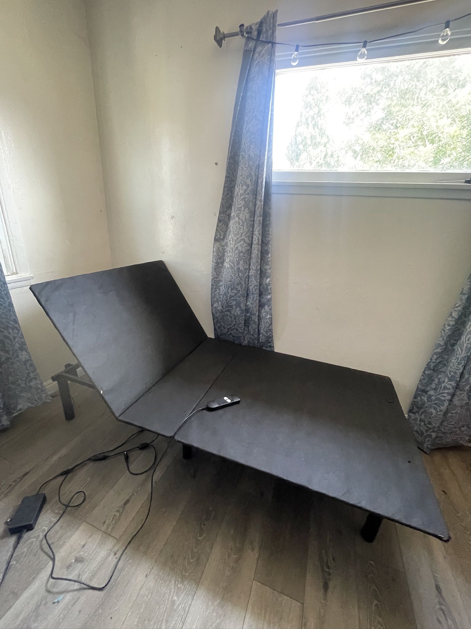 Bed frame with Hydraulics