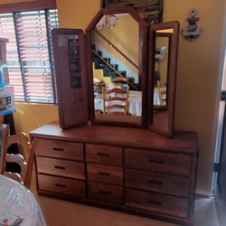  Wooden Dresser With Mirror 