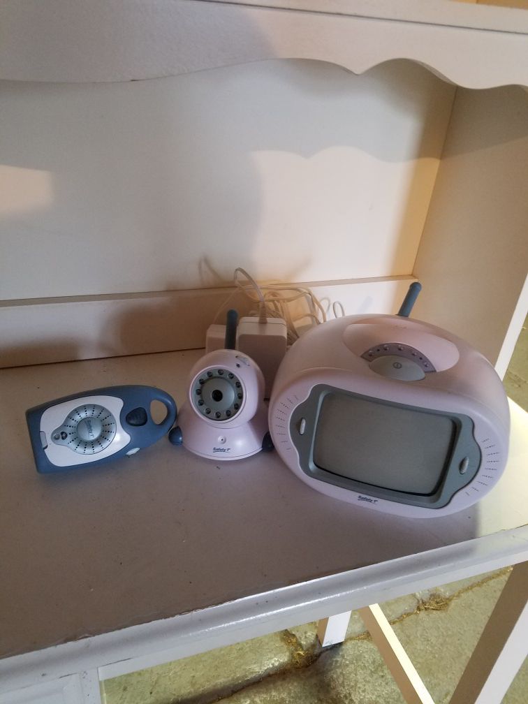 Infant camera and monitor (NO WI-FI CAPABILITIES)
