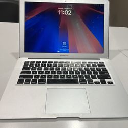 2017 MacBook Air 13 inch i5 8gb SSD 128gb with Charger