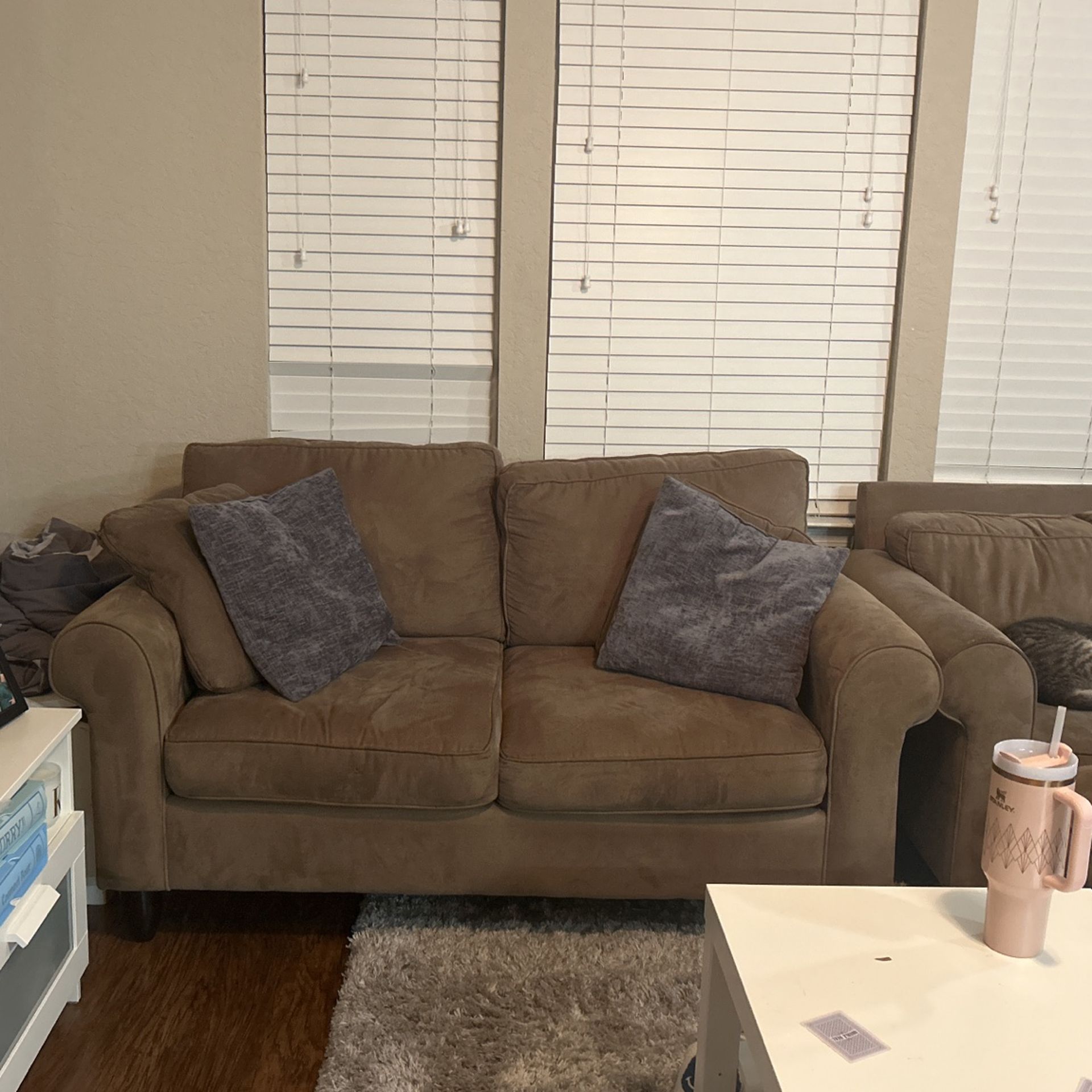 Loveseat 