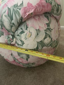 Gorgeous round, upholstered, poof ottoman, new cottage, core, vintage, shabby, chic, pink, green, white floral