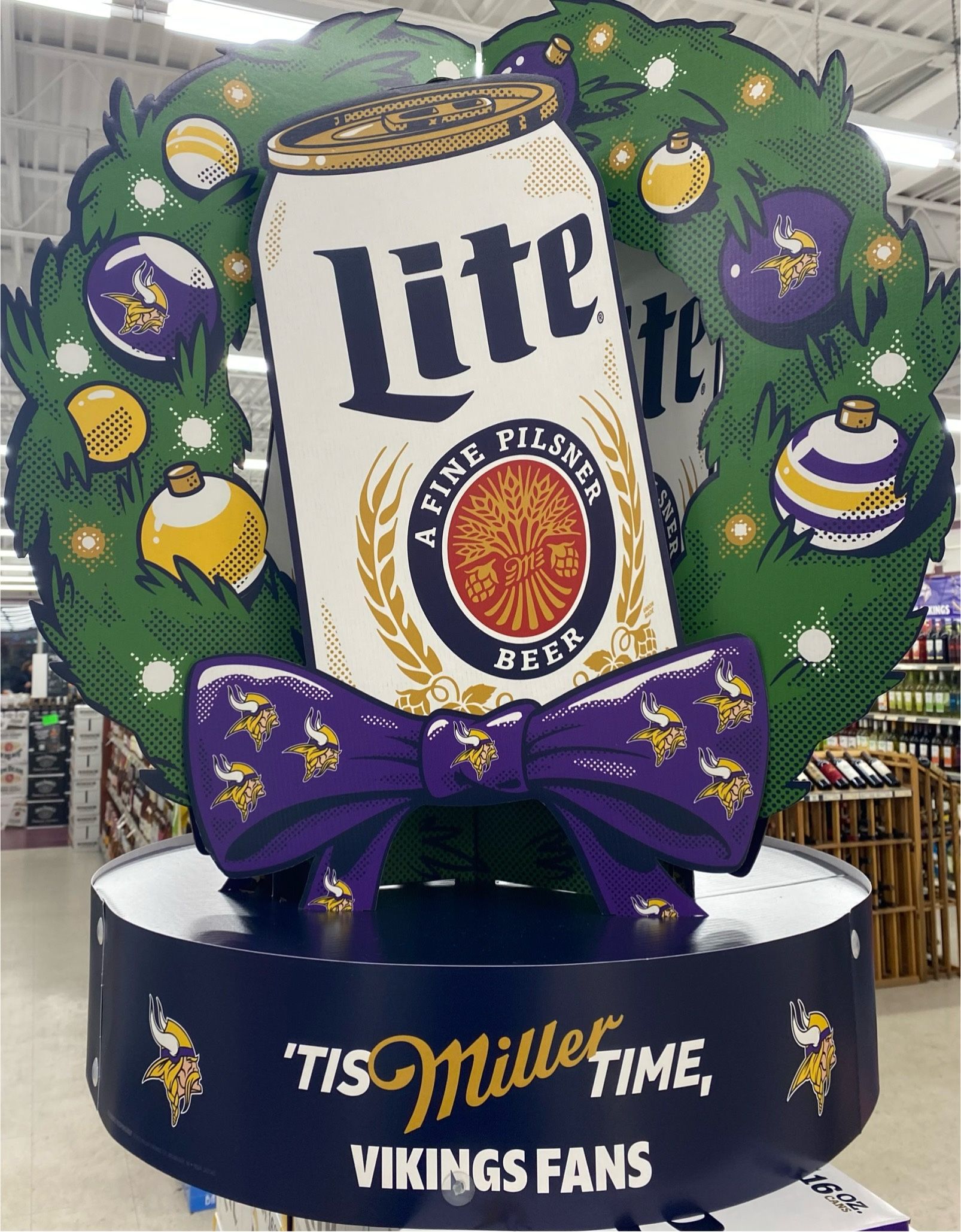 Miller Lite Vikings Sturdy Christmas Reef Display