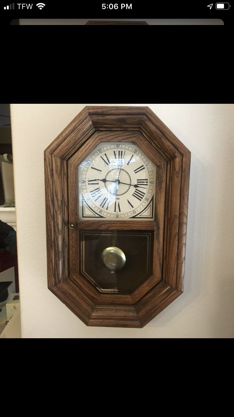 Howard Miller Wall Clock Vintage