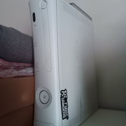 Xbox 360 With Controller 