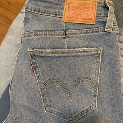 Levi’s size 27