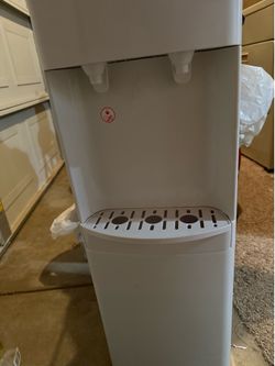 Water dispenser hot / cold