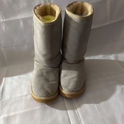 UGG Authentic Size 8 