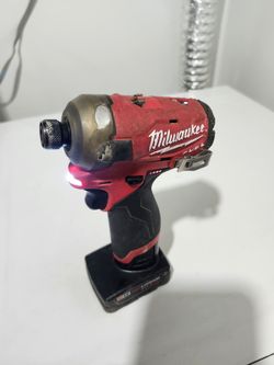 Milwaukee m12 impact