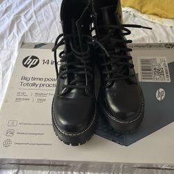 Thick-soled boots – perfect for winter