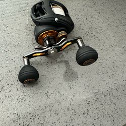 Penn Fathom 400 ( left handed)bait caster