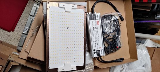 Indoor 240 watt QB LED Grow Lights
