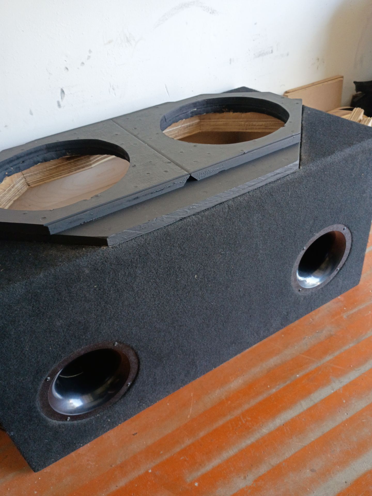 2 12 inch subwoofer enclosure with dual 4 inch aero ports 4.25cf and 8 gauge ofc cable