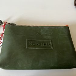 NWT. HUNTER for Target Green Rubber Zipped Wristlet Bag Makeup Pouch Case 8”x5”