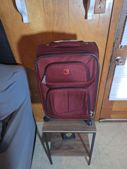 Wenger Swiss Gear Carry-On Spinner Luggage