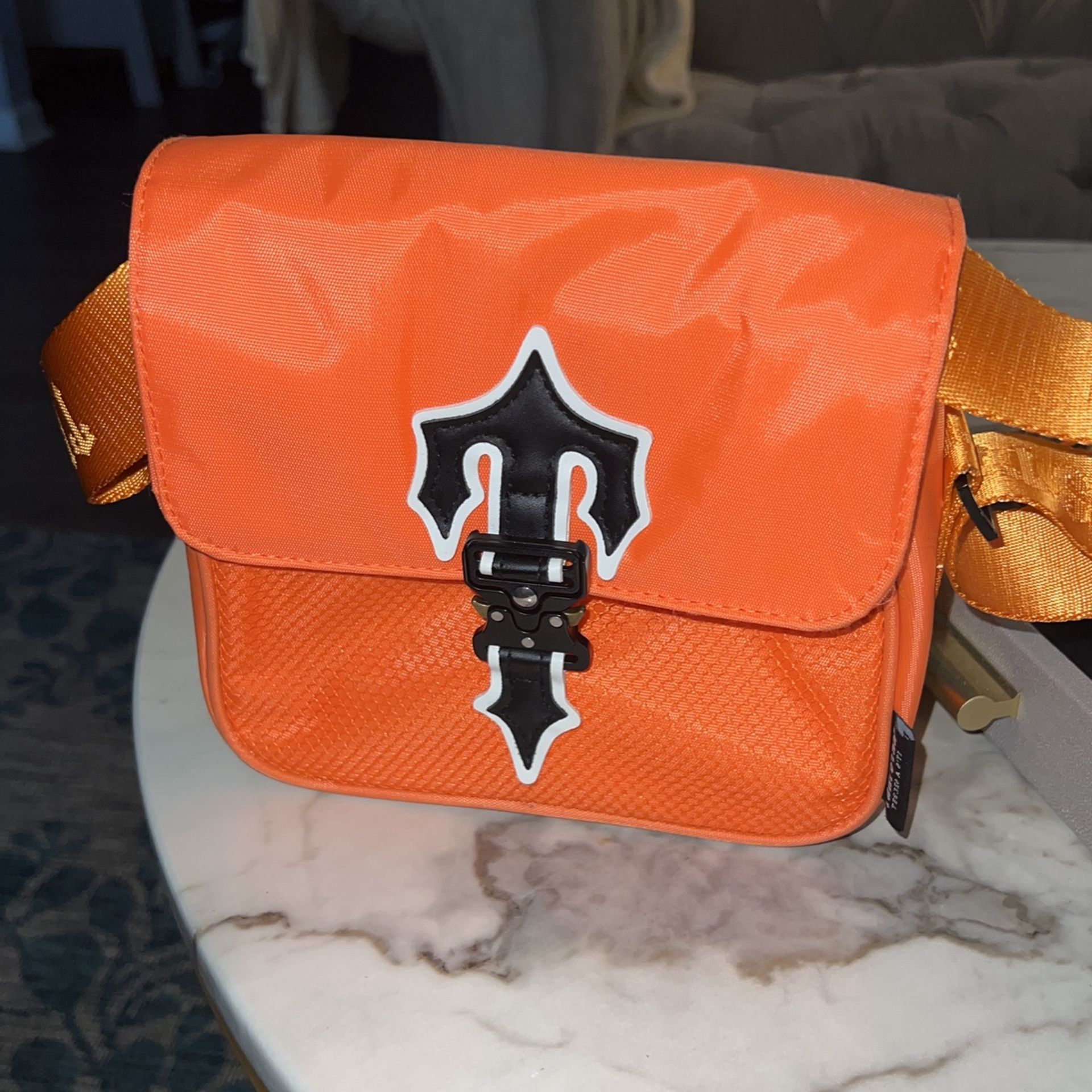 Trapstar messenger Bag (orange)