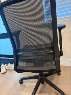 Black computer chair