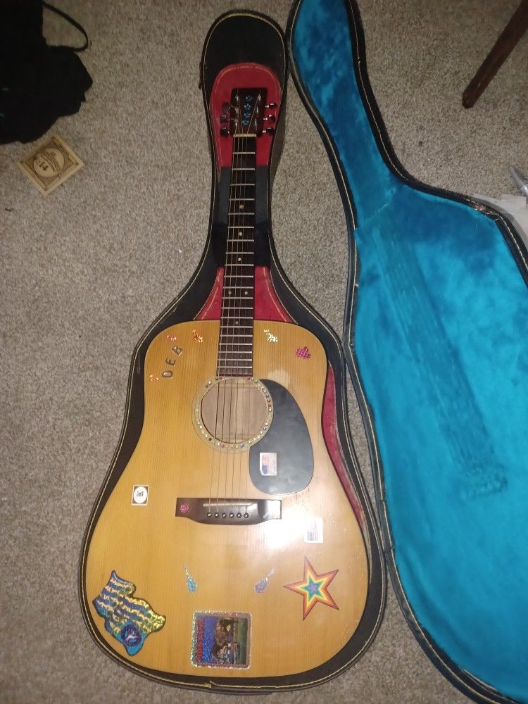 Used Acoustic Guitar 