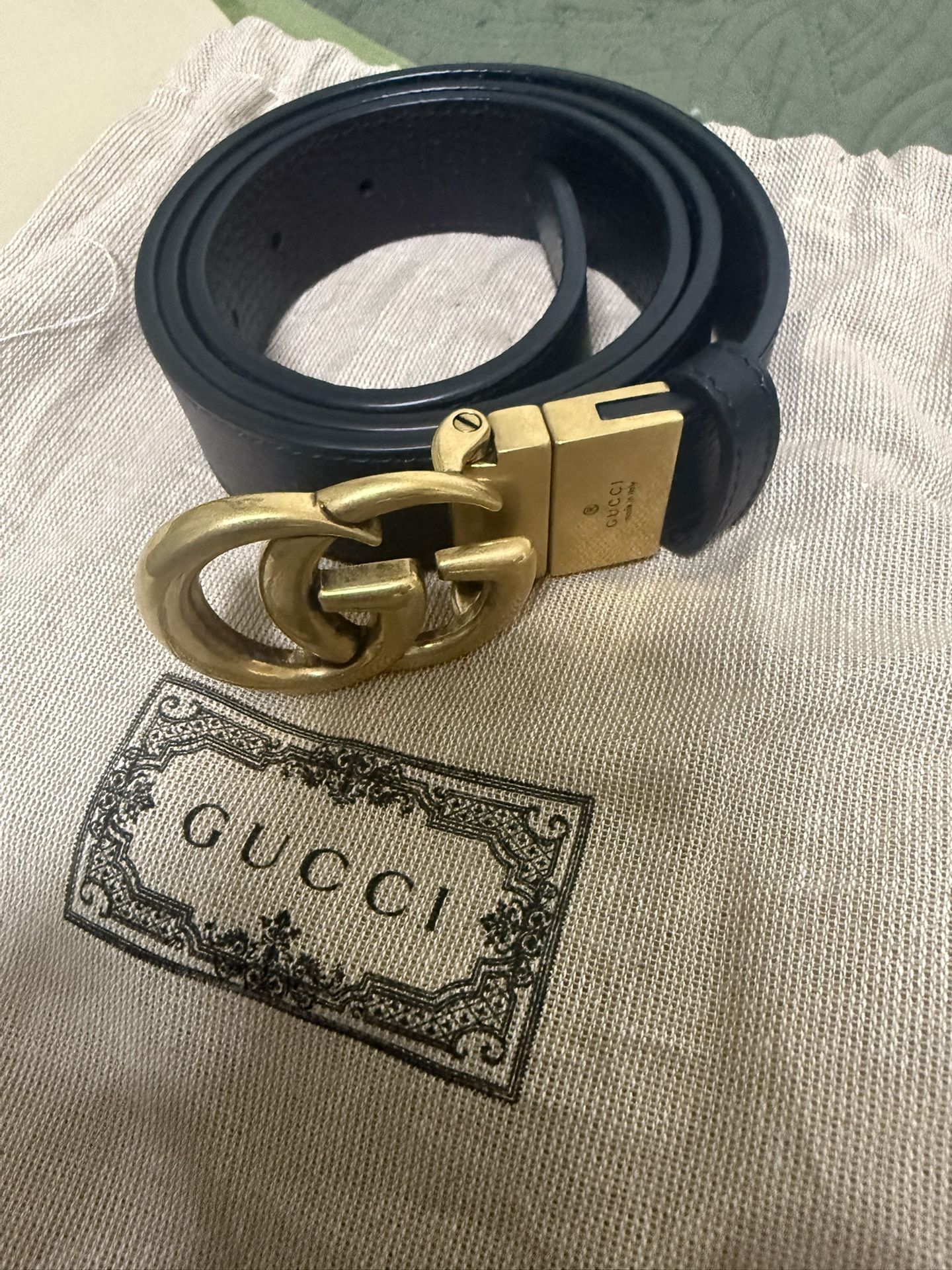 Gucci Men’s Reversible Belt in black/dark brown and Gold 