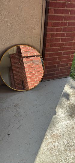 Round gold mirror