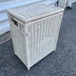 Vintage White Wicker Flip Top Storage Hamper Laundry Basket! 18x12x22in