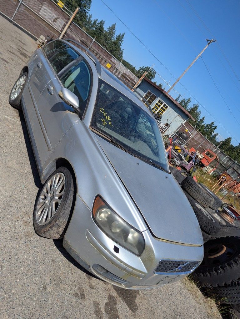 Parting Out 2005 Volvo V50 Parts