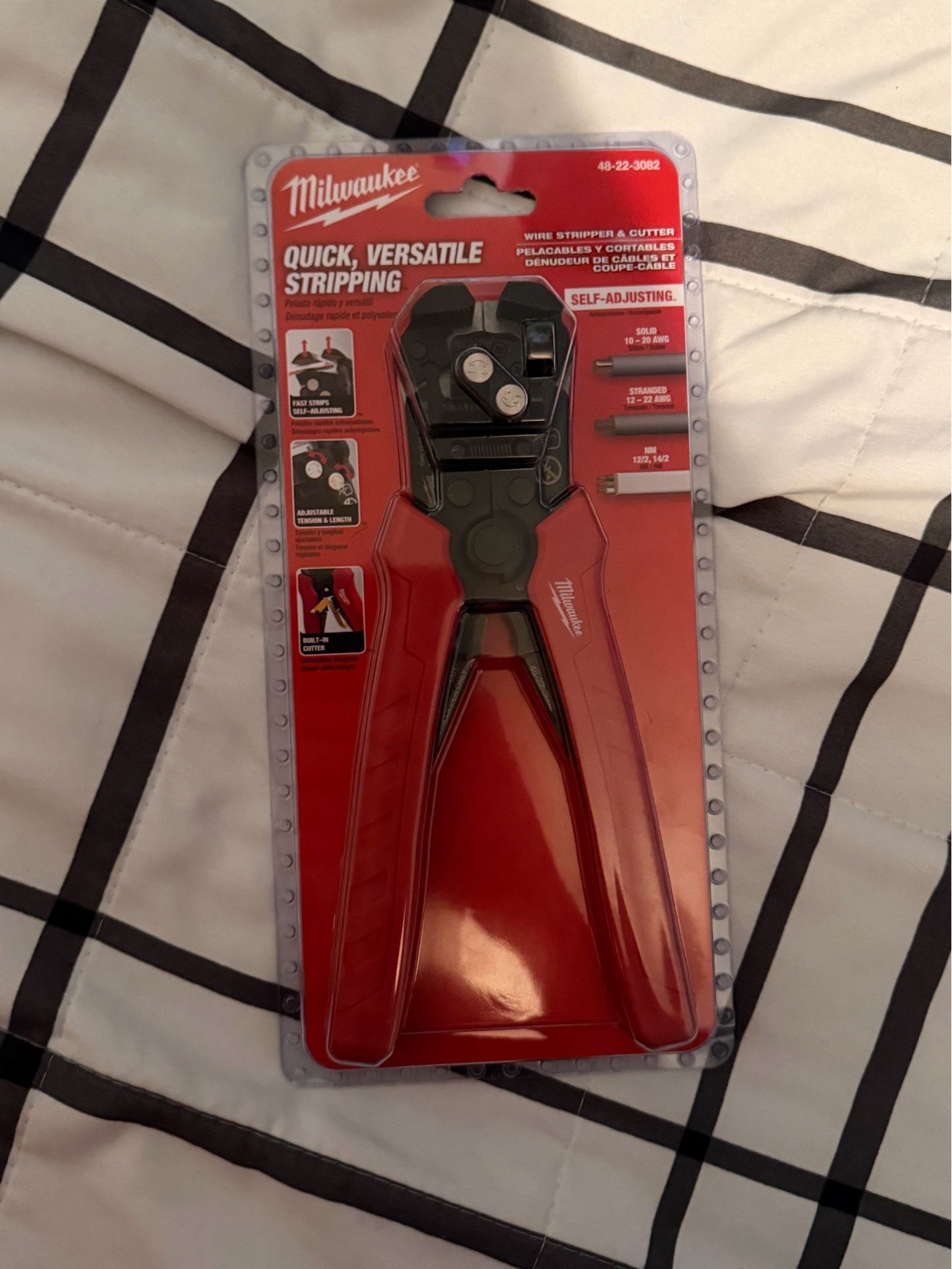 Self-Adjusting Wire Stripper/Cutter with Comfort Grip