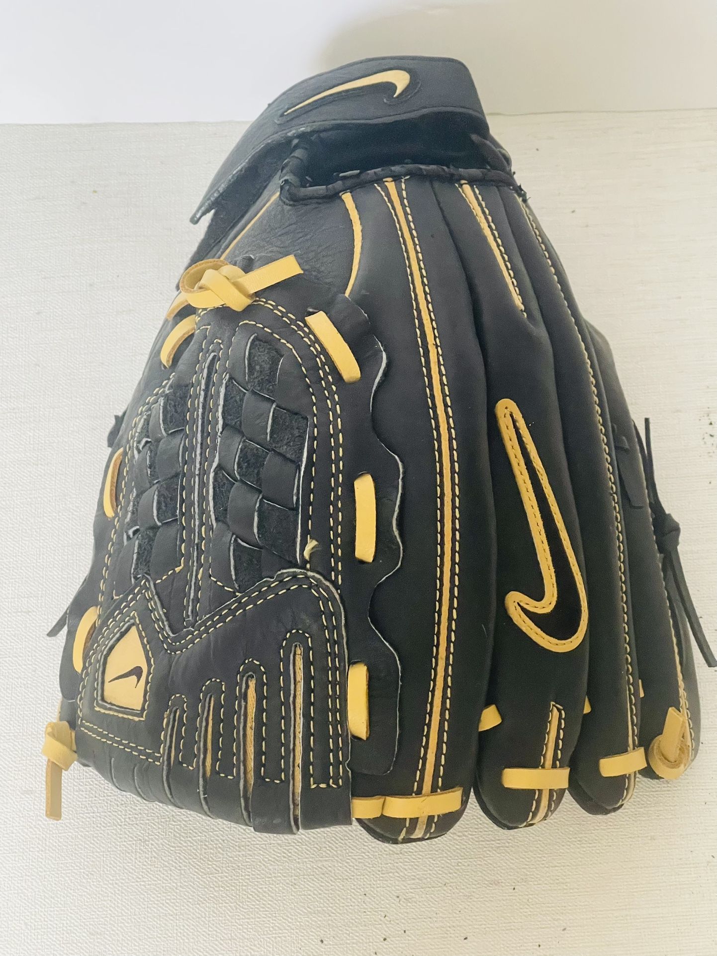 Nike 12 Baseball Glove