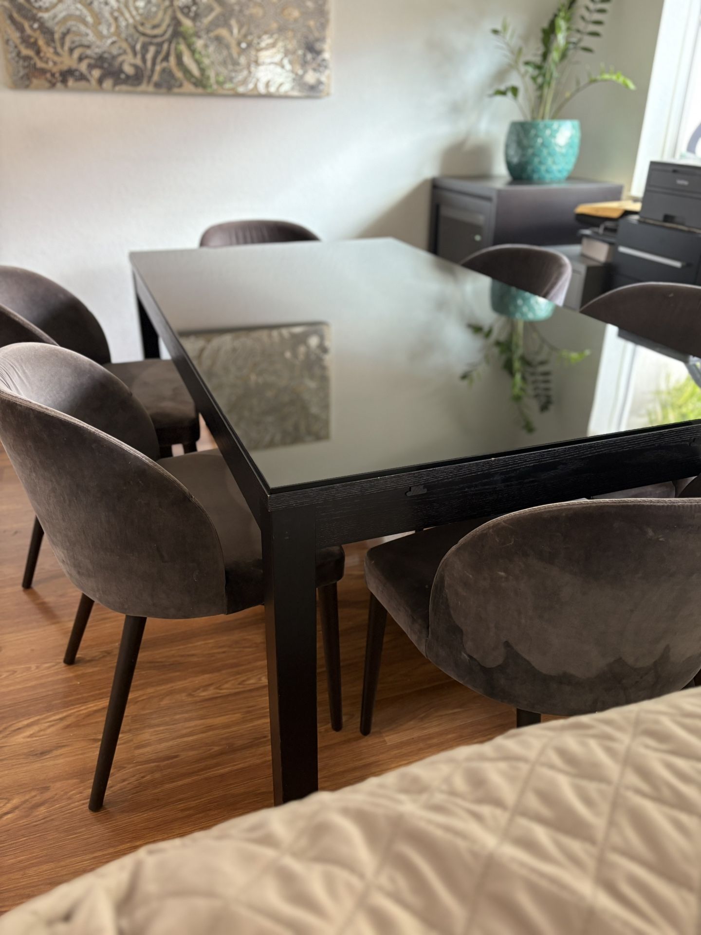 Expandable Dining table-for 6 -8