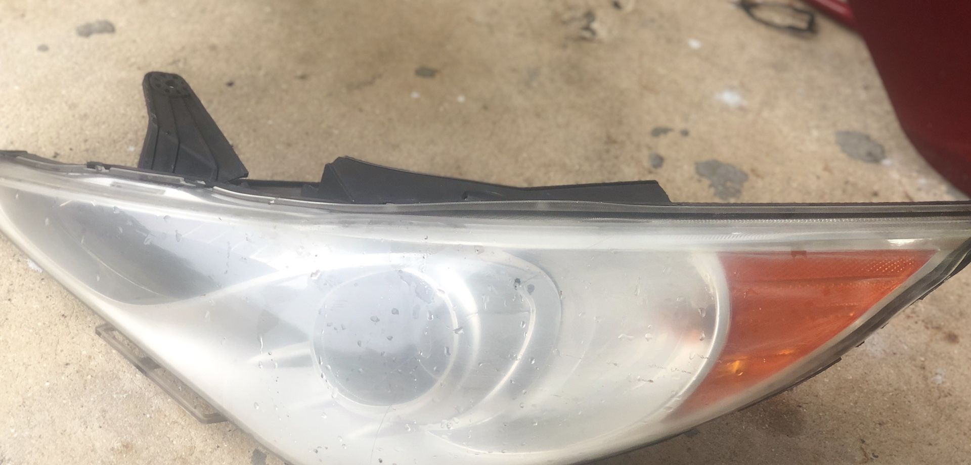 2011-2014 Hyundai Sonata headlight (driver side)