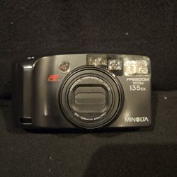 MINOLTA Freedom Zoom 135EX 35MM Camera