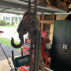 Winch.  Manual Chain