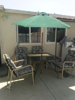 Patio Set W/Umbrella