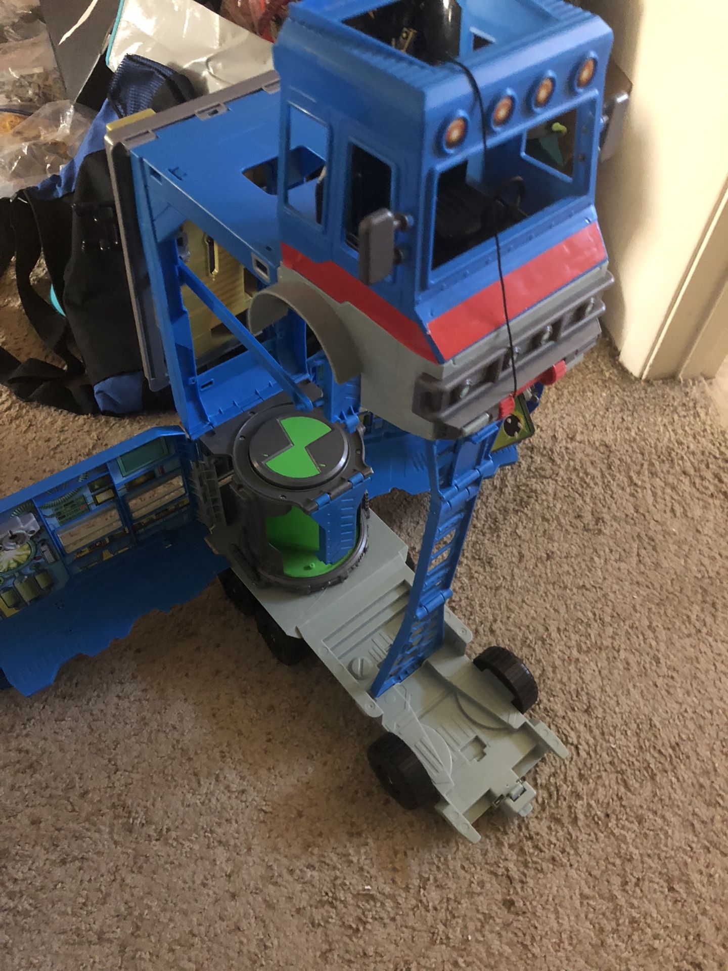 Ben 10 Rustbucket Playset Vehicle Playmates
