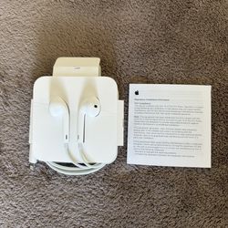Apple Earpods Lightning Connector with Microphone 