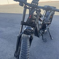 E-bike Freesky 2500watt  only 38 miles, lock and phone holder