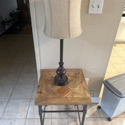 Lamp & table 
