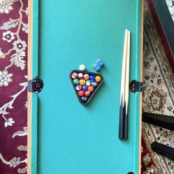 Mini pool Table!!
